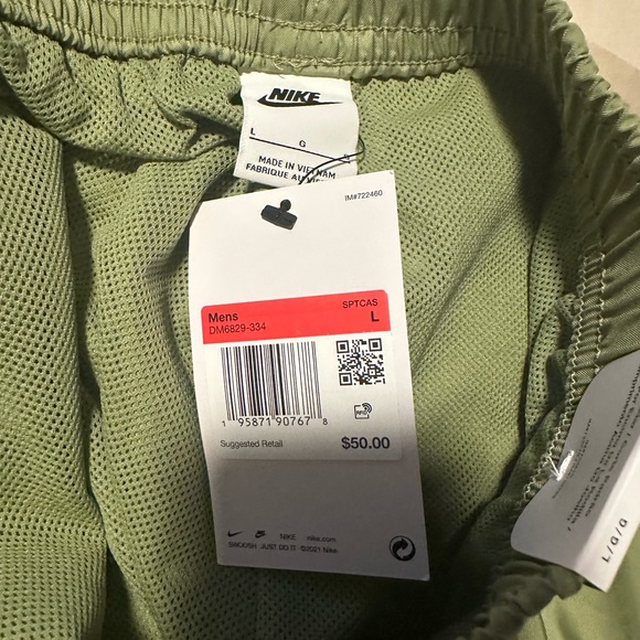 Nike Green Athletic Shorts - Picture 4 of 4